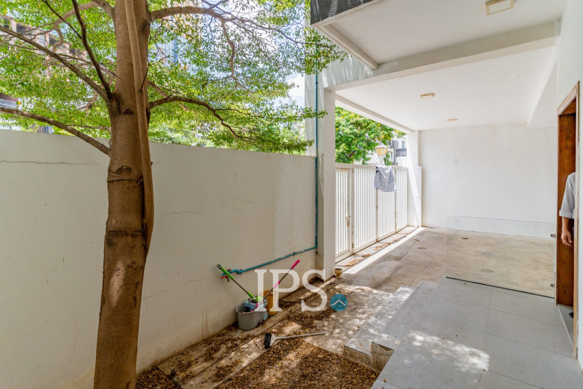 5 Bedroom Villa For Rent - Sras Chork, Phnom Penh