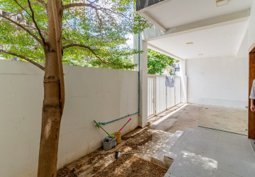 5 Bedroom Villa For Rent - Sras Chork, Phnom Penh thumbnail