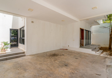 5 Bedroom Villa For Rent - Sras Chork, Phnom Penh thumbnail