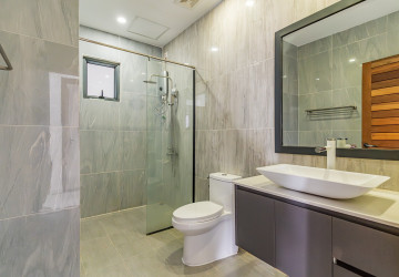 3 Bedroom Serviced Apartment For Rent - Boeung Kak 2, Phnom Penh thumbnail