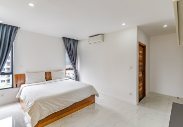3 Bedroom Serviced Apartment For Rent - Boeung Kak 2, Phnom Penh thumbnail