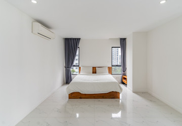 3 Bedroom Serviced Apartment For Rent - Boeung Kak 2, Phnom Penh thumbnail