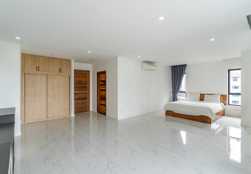 3 Bedroom Serviced Apartment For Rent - Boeung Kak 2, Phnom Penh thumbnail