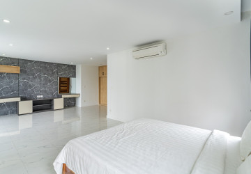 3 Bedroom Serviced Apartment For Rent - Boeung Kak 2, Phnom Penh thumbnail