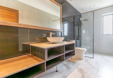 4 Bedroom Serviced Penthouse For Rent - Toul Kork, Phnom Penh thumbnail