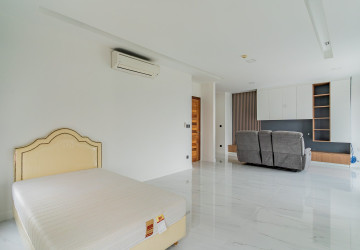 4 Bedroom Serviced Penthouse For Rent - Toul Kork, Phnom Penh thumbnail