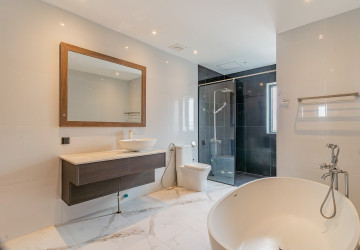 4 Bedroom Serviced Penthouse For Rent - Toul Kork, Phnom Penh thumbnail