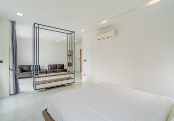 4 Bedroom Serviced Penthouse For Rent - Toul Kork, Phnom Penh thumbnail
