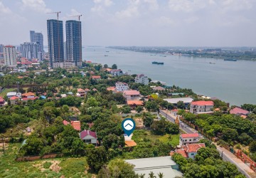 350 Sqm Land with Property For Sale - Chroy Changvar, Phnom Penh thumbnail