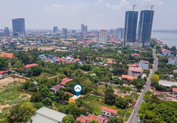 350 Sqm Land with Property For Sale - Chroy Changvar, Phnom Penh thumbnail