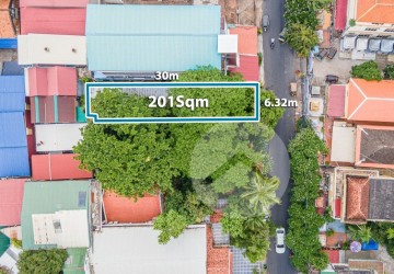 201 Sqm Land For Sale - BKK1, Phnom Penh thumbnail