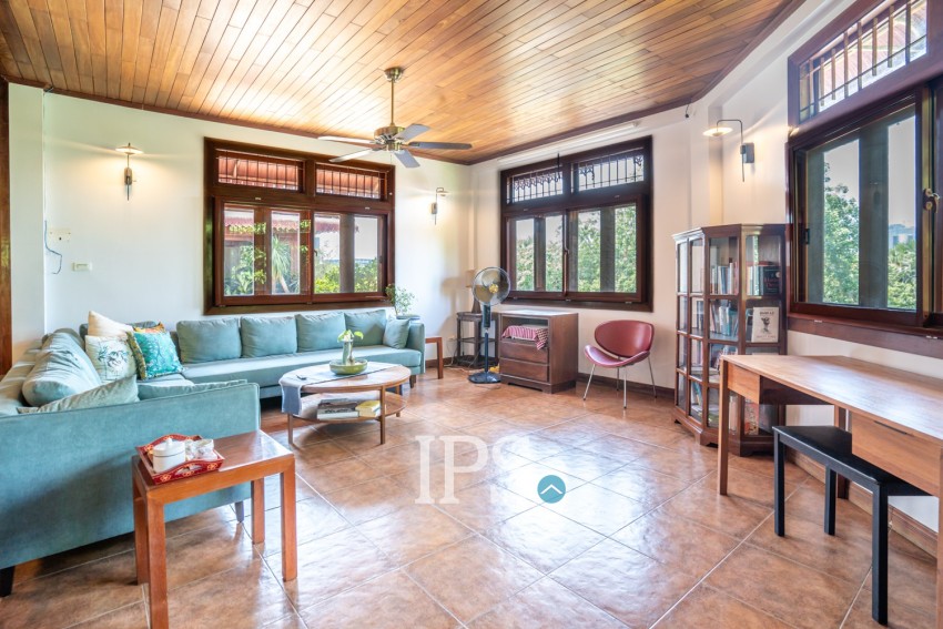 Renovated 4 Bedroom Penthouse Apartment For Rent- Chey Chumneah, National Museum, Phnom Penh