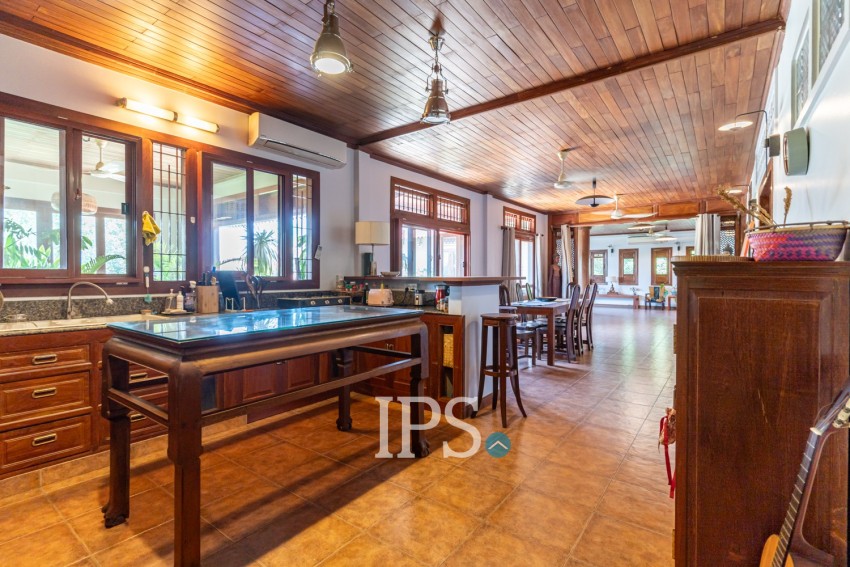 Renovated 4 Bedroom Penthouse Apartment For Rent- Chey Chumneah, National Museum, Phnom Penh