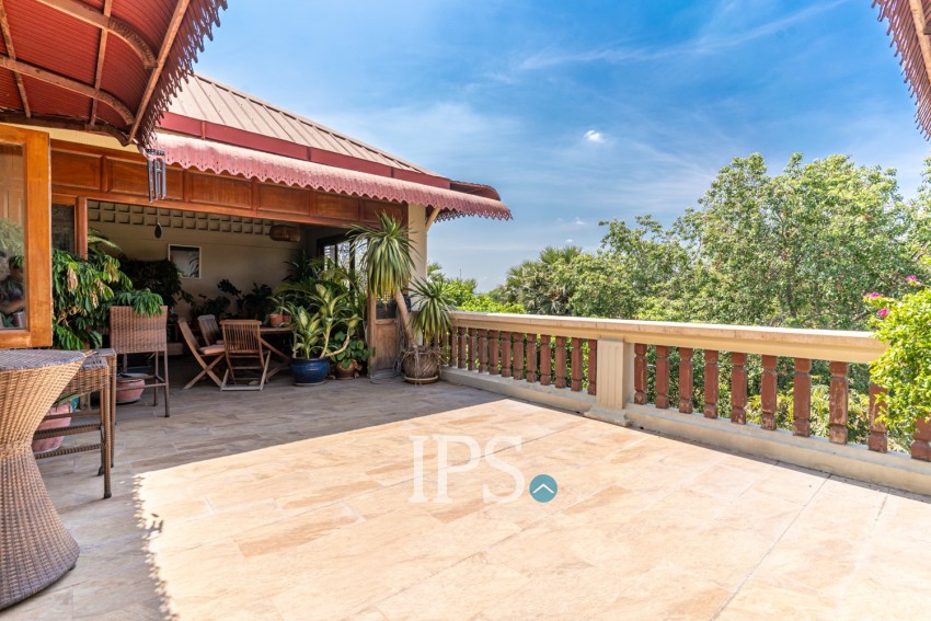 Renovated 4 Bedroom Penthouse Apartment For Rent- Chey Chumneah, National Museum, Phnom Penh