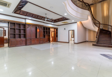 9 Bedroom Villa For Rent - Chakto Mukh, Phnom Penh thumbnail