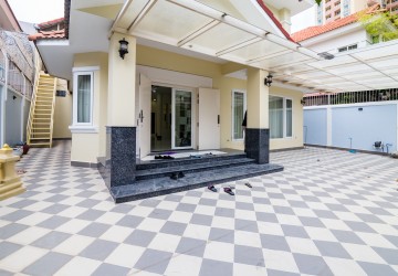 4 Bedroom Villa For Rent - Tonle Bassac, Phnom Penh thumbnail