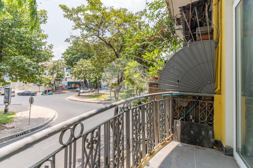 Renovated 1 Bedroom Apartment For Rent - Wat Phnom , Phnom Penh