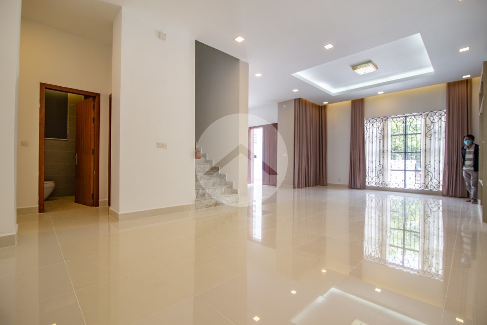 6 Bedroom Villa for Rent - Chak Angrae Kraom, Khan Meanchey, Phnom Penh - Image 3 6 Bedroom Villa for Rent - Chak Angrae Kraom, Khan Meanchey, Phnom Penh - Image 3