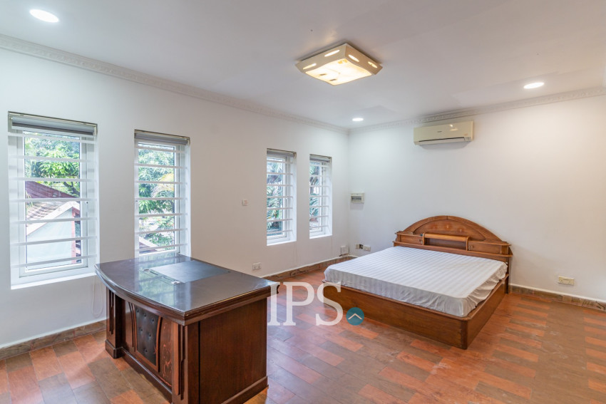 4 Bedroom Townhouse For Rent - Wat Phnom, Phnom Penh