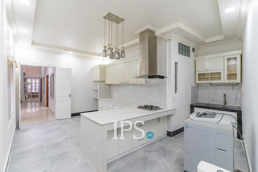 4 Bedroom Townhouse For Rent - Wat Phnom, Phnom Penh