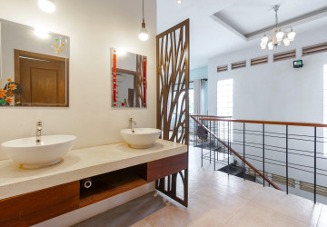 4 Bedroom Villa For Sale - Svay Dangkum, Siem Reap thumbnail