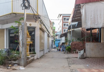 162 Sqm Townhouse For Sale - Teuk Thla, Phnom Penh thumbnail