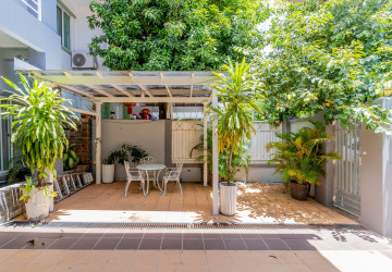 3 Bedroom Villa For Rent - Bassac Garden City, Tonle Bassac, Phnom Penh thumbnail