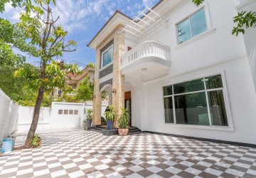 4 Bedroom Villa For Rent - Bassac Garden City, Tonle Bassac, Phnom Penh thumbnail