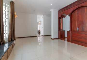 4 Bedroom Villa For Rent - Bassac Garden City, Tonle Bassac, Phnom Penh thumbnail