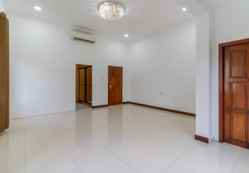 4 Bedroom Villa For Rent - Bassac Garden City, Tonle Bassac, Phnom Penh thumbnail