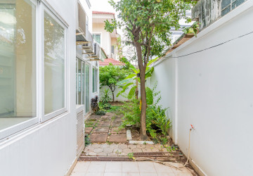 4 Bedroom Villa For Rent - Bassac Garden City, Tonle Bassac, Phnom Penh thumbnail