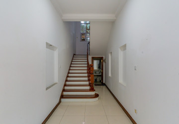 4 Bedroom Villa For Rent - Bassac Garden City, Tonle Bassac, Phnom Penh thumbnail