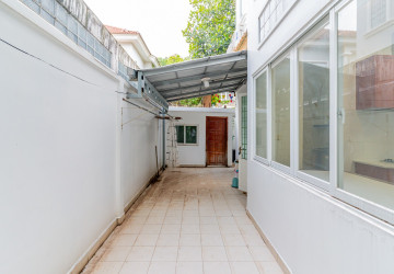 4 Bedroom Villa For Rent - Bassac Garden City, Tonle Bassac, Phnom Penh thumbnail