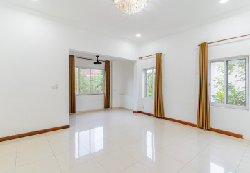 4 Bedroom Villa For Rent - Bassac Garden City, Tonle Bassac, Phnom Penh thumbnail