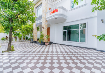 4 Bedroom Villa For Rent - Bassac Garden City, Tonle Bassac, Phnom Penh thumbnail
