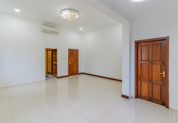 4 Bedroom Villa For Rent - Bassac Garden City, Tonle Bassac, Phnom Penh thumbnail