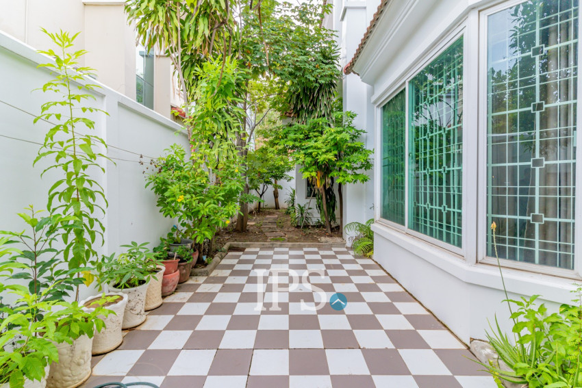 4 Bedroom Villa For Rent - Bassac Garden City, Tonle Bassac, Phnom Penh