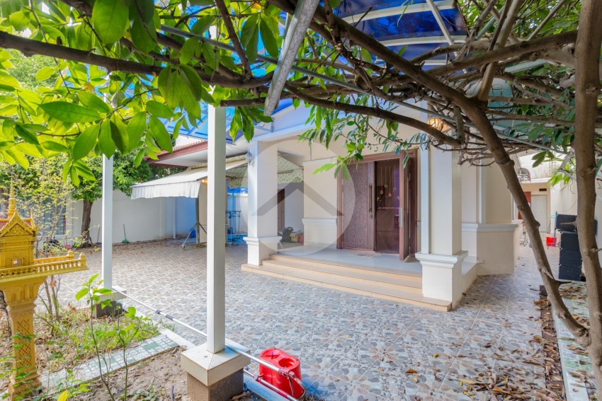 3 Bedroom Villa For Rent - Bassac Garden City, Phnom Penh