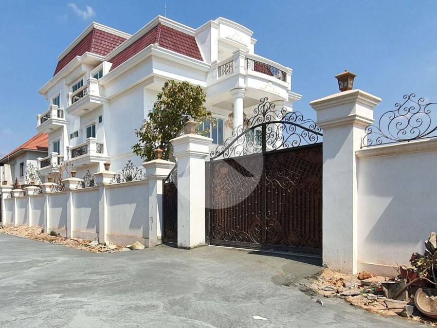 8 Bedroom Luxury Villa For Sale - Svay Dangkum, Siem Reap