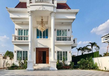 8 Bedroom Luxury Villa For Sale - Svay Dangkum, Siem Reap thumbnail