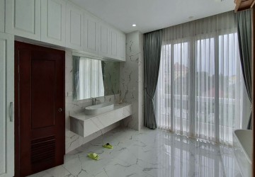 8 Bedroom Luxury Villa For Sale - Svay Dangkum, Siem Reap thumbnail