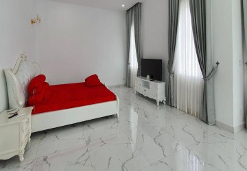 8 Bedroom Luxury Villa For Sale - Svay Dangkum, Siem Reap thumbnail