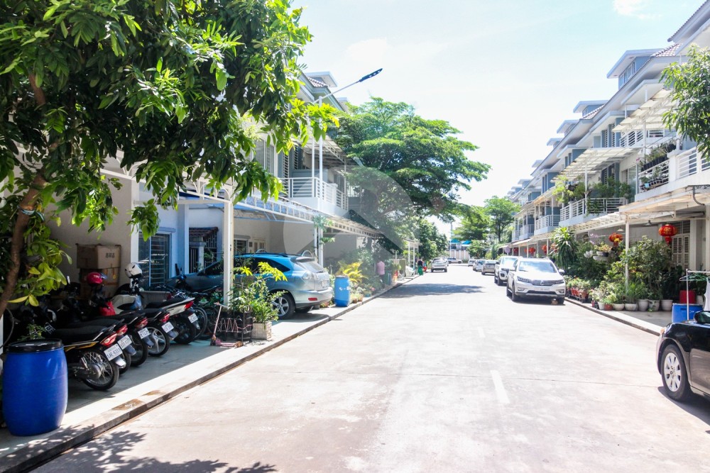 4 Bedroom Link House For Sale - Borey Peng Huoth Star Eternal, Phnom Penh - Image 3