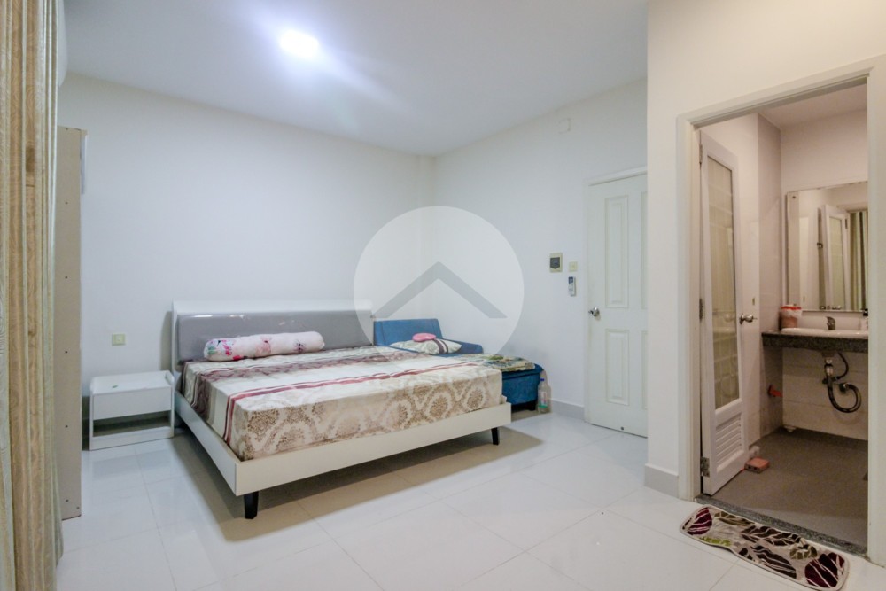 4 Bedroom Link House For Sale - Borey Peng Huoth Star Eternal, Phnom Penh - Image 11