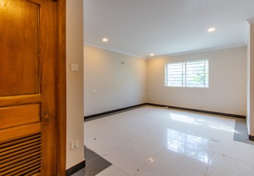 4 Bedroom Commercial Shophouse For Sale - Wat Damnak, Siem Reap thumbnail