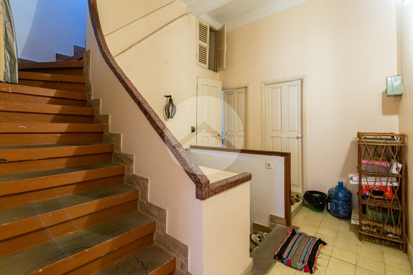 2 Bedroom Renovated Apartment For Sale - Phsar Chas, Phnom Penh