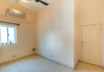 2 Bedroom Renovated Apartment For Sale - Phsar Chas, Phnom Penh thumbnail