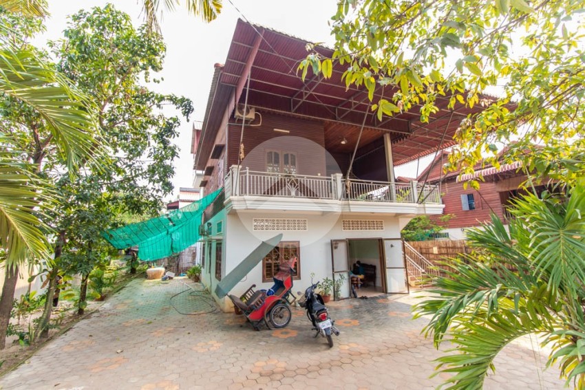 5 Bedroom Wooden House For Sale - Sala Kamreuk, Siem Reap