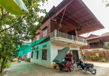 5 Bedroom Wooden House For Sale - Sala Kamreuk, Siem Reap thumbnail