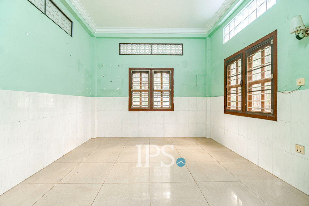 5 Bedroom Wooden House For Sale - Sala Kamreuk, Siem Reap - Image 8